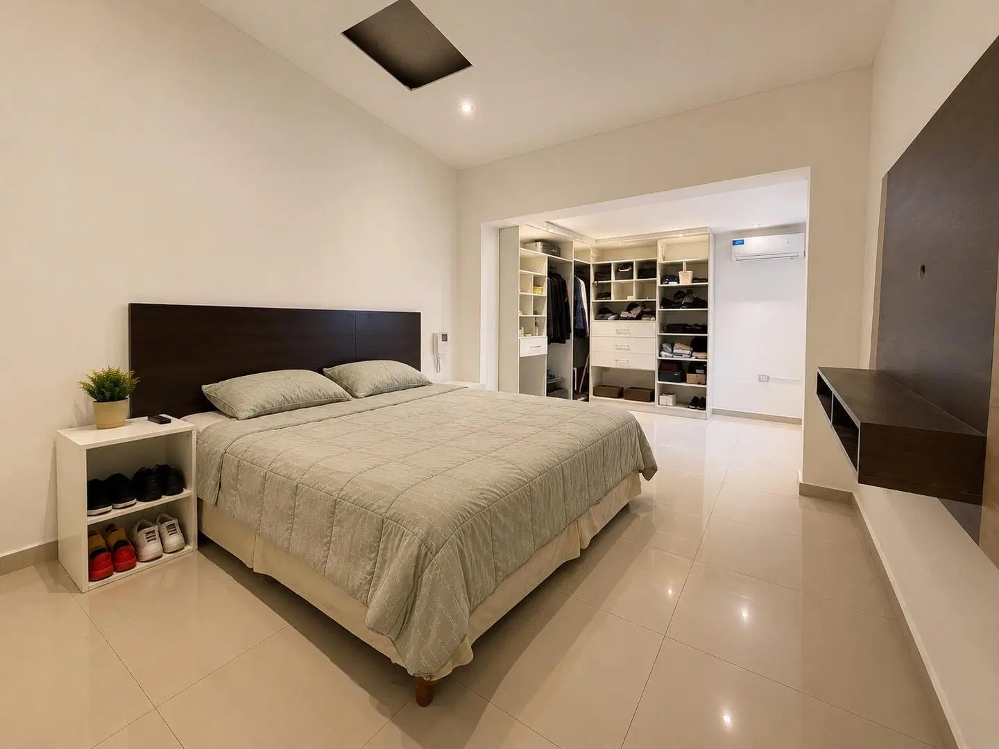 Casa en Alquiler 3 dormitorios pileta quincho 5
