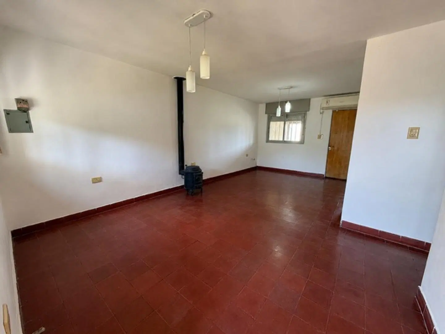 Casa en Alquiler Poeta Lugones patio verde cochera 1