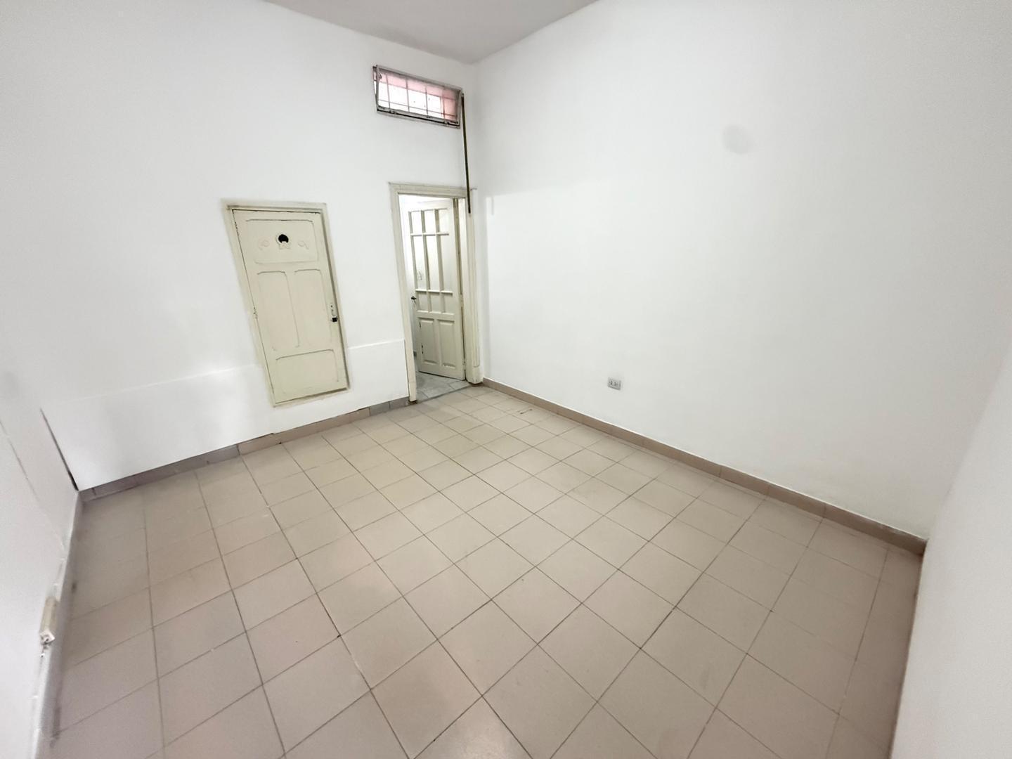 Foto de Local comercial sobre avenida Nores Martínez, imagen 5