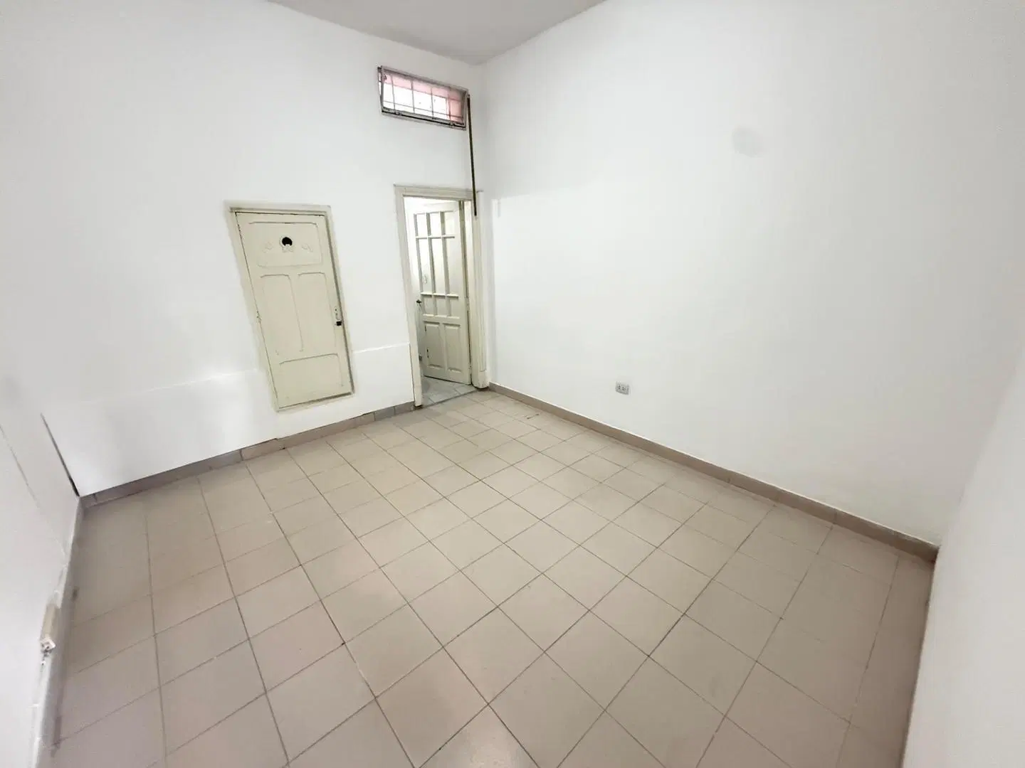 Local comercial sobre avenida Nores Martínez 5