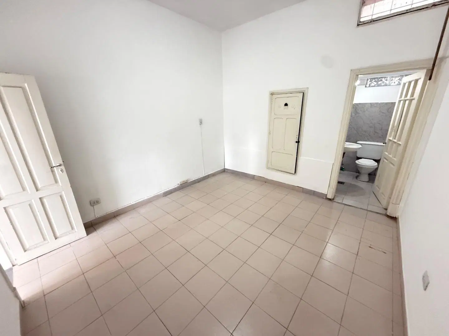 Local comercial sobre avenida Nores Martínez 8