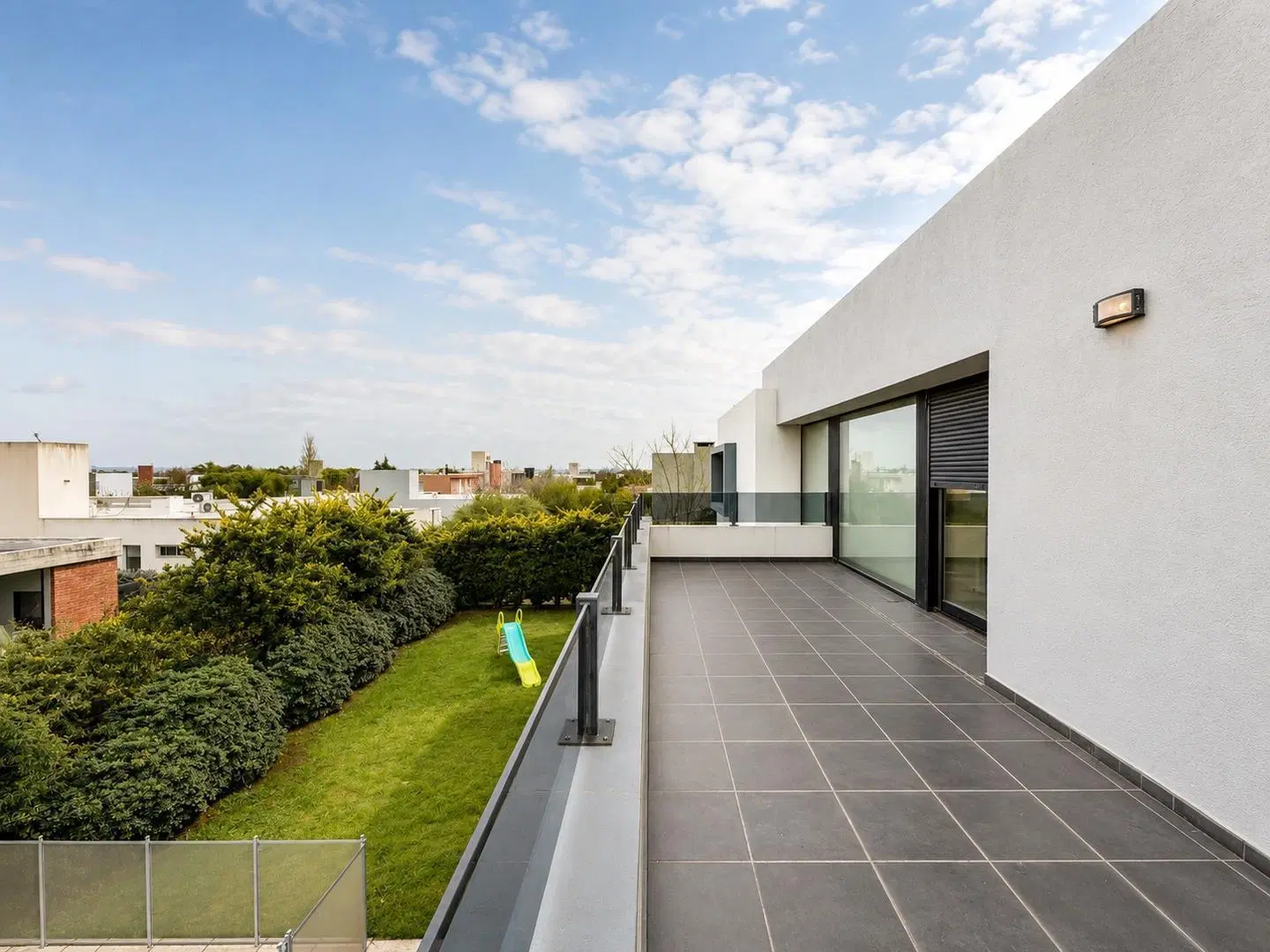 Valle Escondido Country Casa en Alquiler pileta jardín 5
