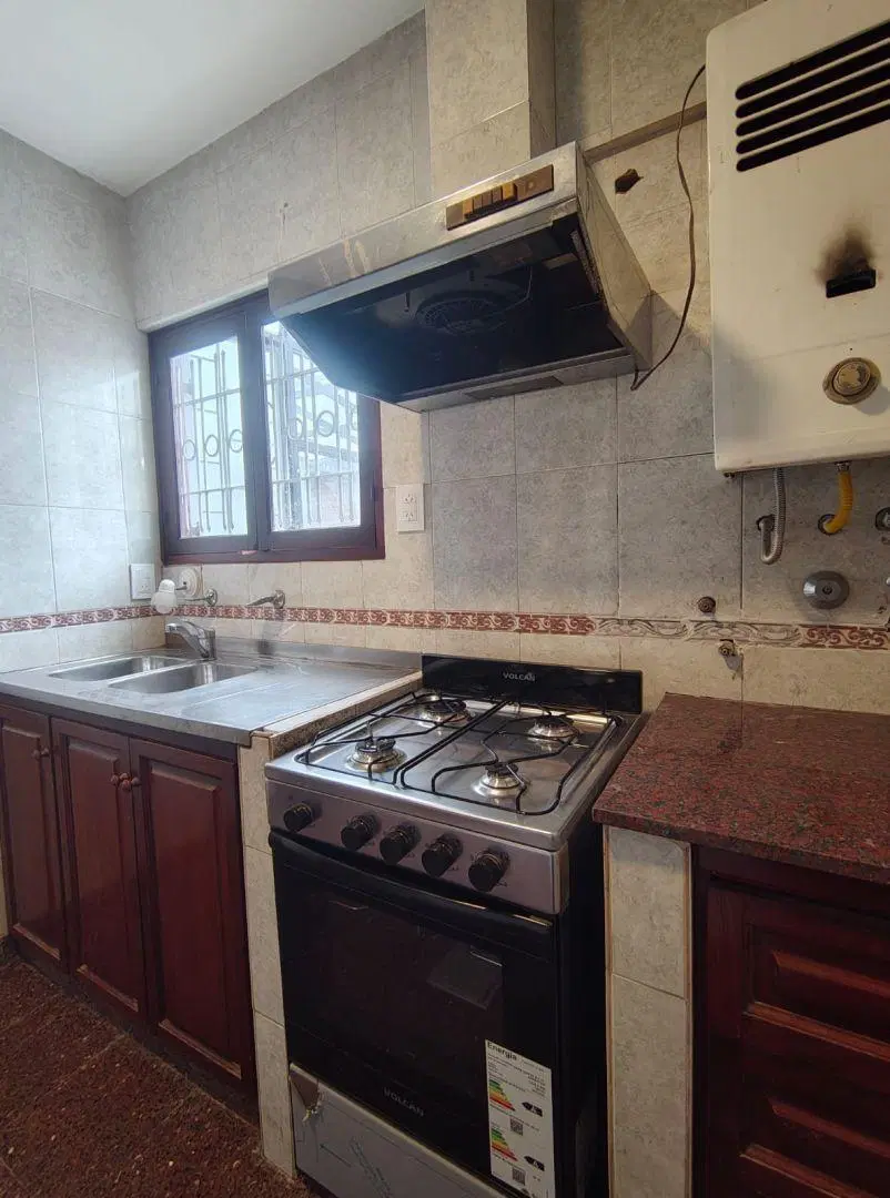 Departamento en PH dos dormitorios/Cochera/terraza con asador 5