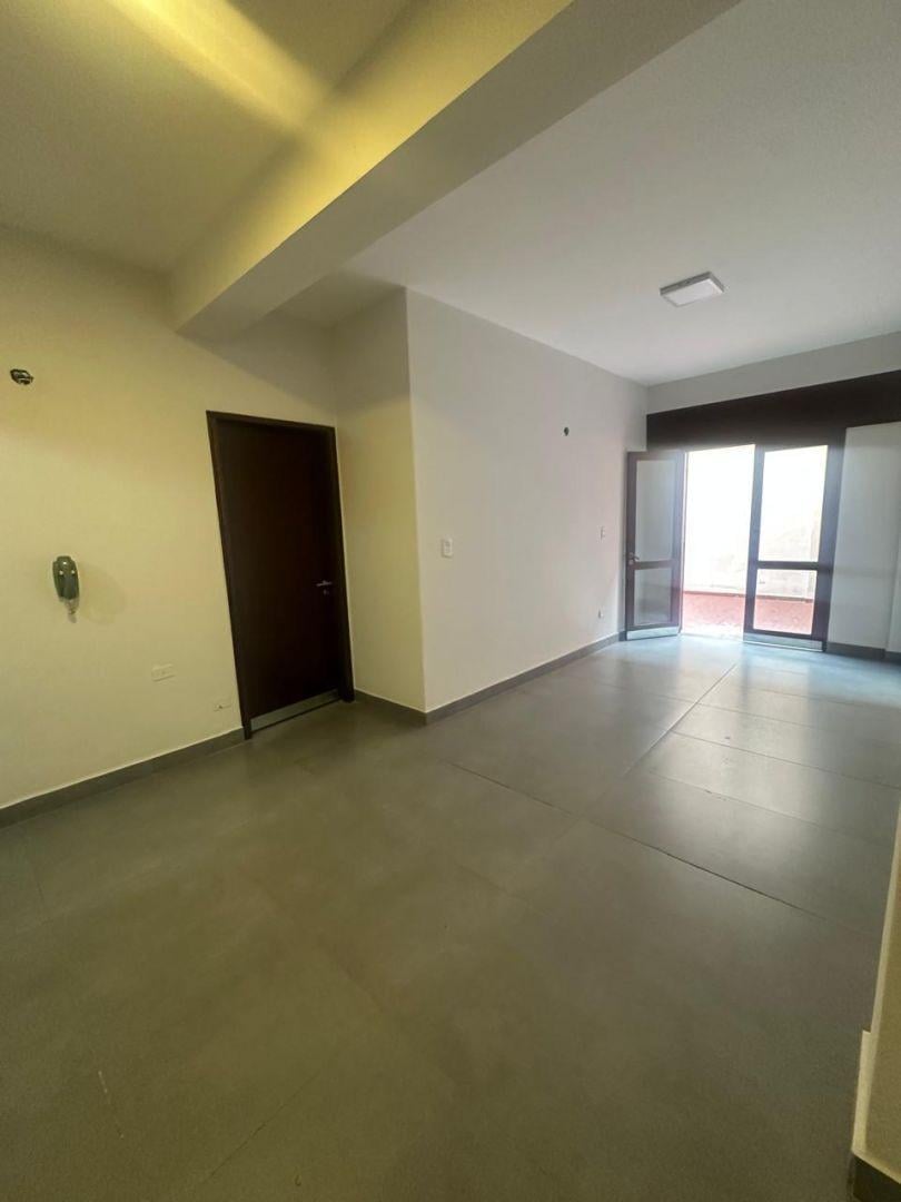 Dpto en Venta, de 3D en P.B. con patio Impecable!!!