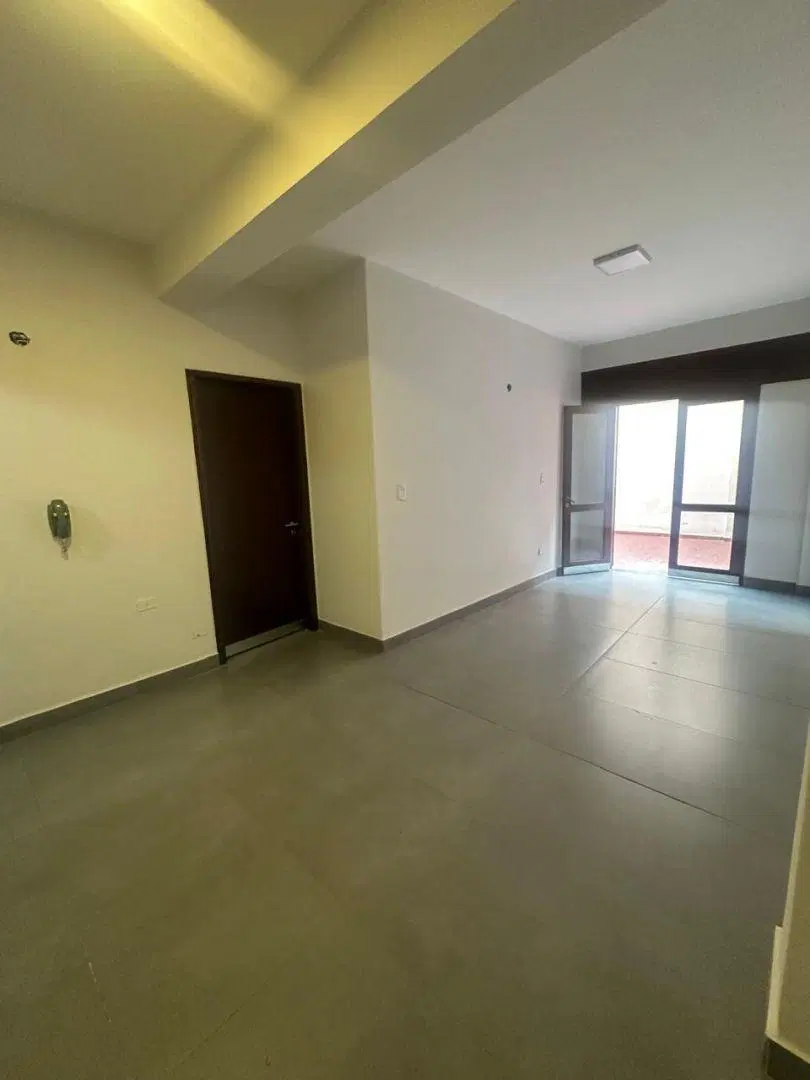 Dpto en Venta, de 3D en P.B. con patio Impecable!!! 1