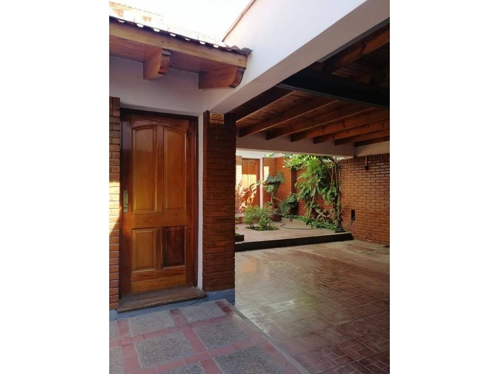 Venta Casa Barrio Santa Ana, Guaymallen.4 Dorm., Baños, Cocheras 1