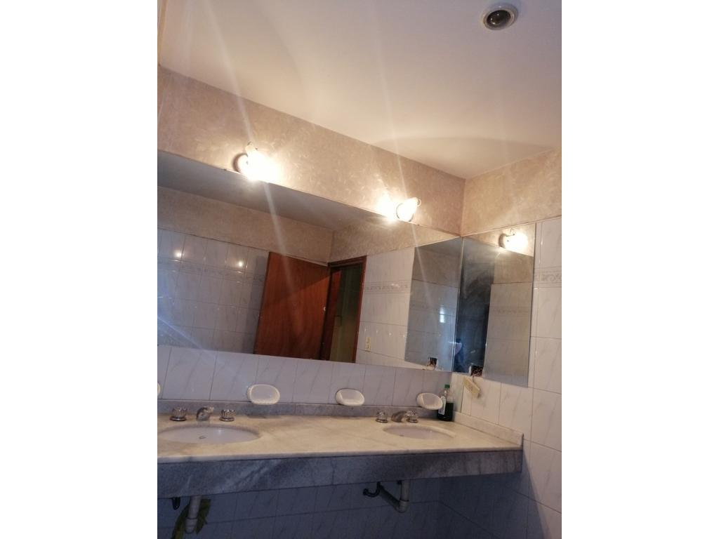 Venta Casa Barrio Santa Ana, Guaymallen.4 Dorm., Baños, Cocheras 3