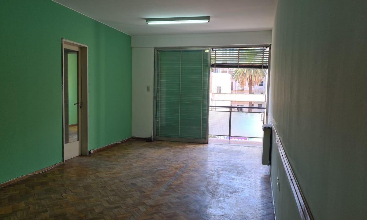 Venta Departamento Frontal Av España y Rivadavia, Ciudad Mendoza. Dos Dorm. 1