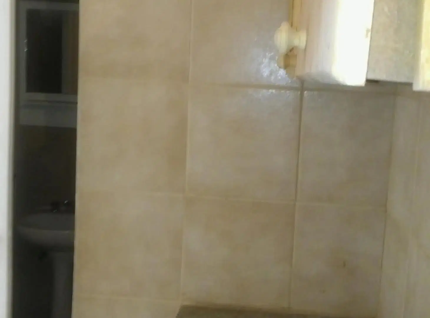 ALQUILER CASA ESQUINA EN GODOY CRUZ, LIMITE CIUDAD. UN DORMITORIO 2
