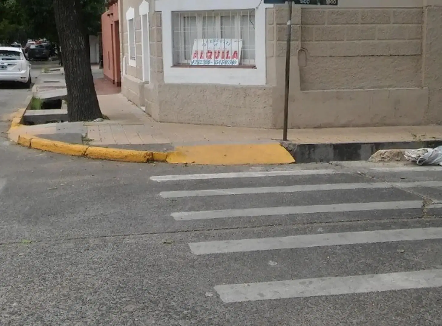 ALQUILER CASA ESQUINA EN GODOY CRUZ, LIMITE CIUDAD. UN DORMITORIO 5