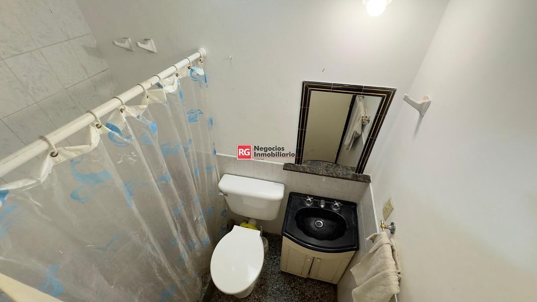 Venta - Casa a Reciclar con Terreno en Salta Capital 4