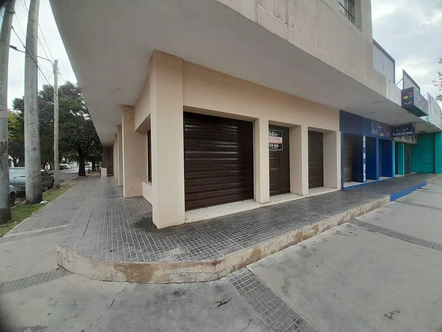 Hipolito Yrigoyen - Mariano Fragueiro 3499 - local en Alquiler 2