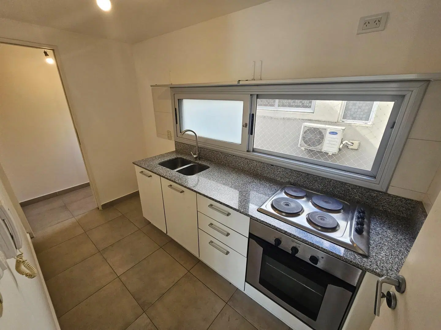 Departamento 2 ambientes con cochera en venta Castelar Norte 5