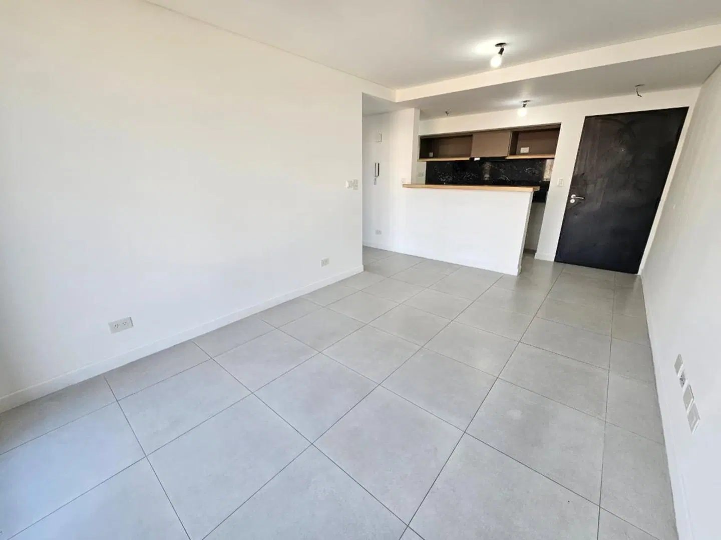 Departamento dos ambientes con cochera en alquiler 3