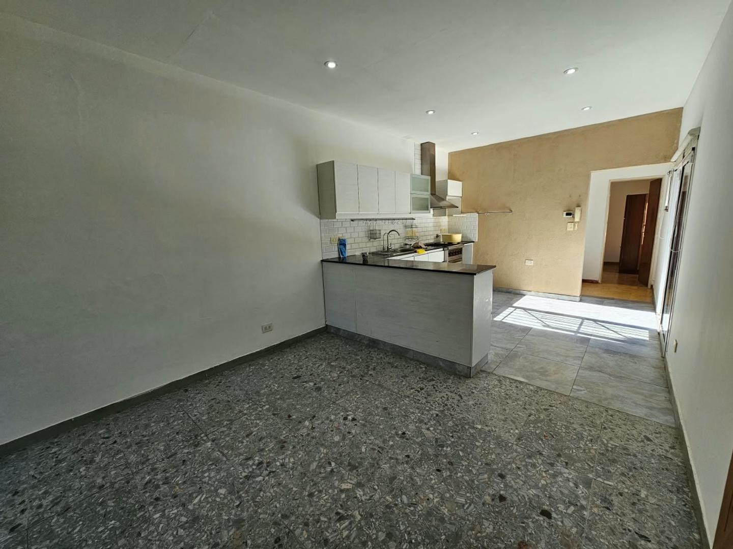Foto de Casa 4 ambientes en alquiler Castelar Norte, imagen 3