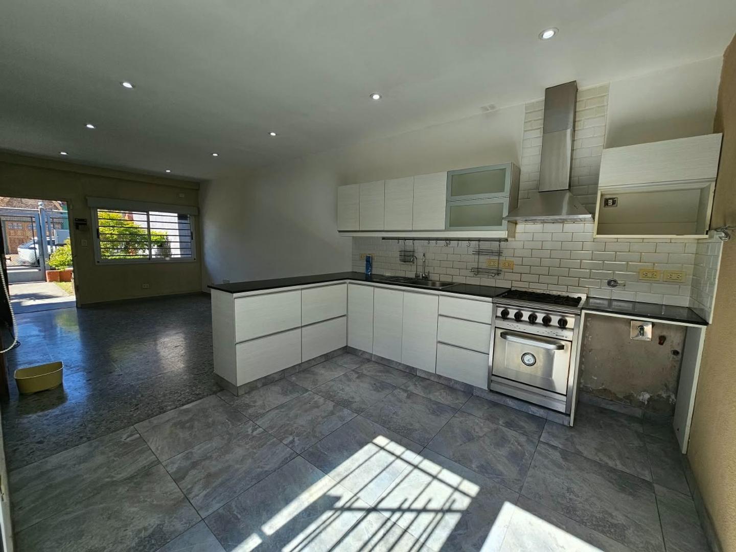 Foto de Casa 4 ambientes en alquiler Castelar Norte, imagen 4