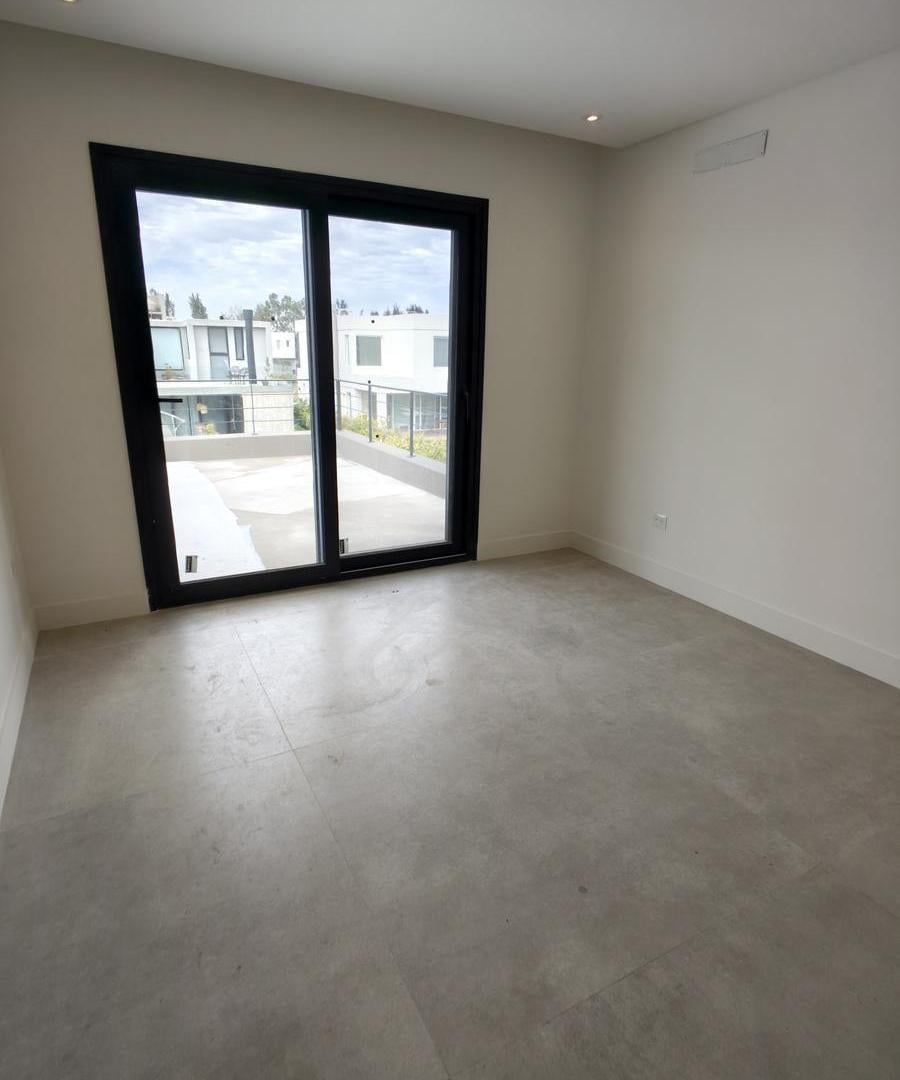 Foto de Excelente casa a estrenar en lote interno de Carpinchos, imagen 4