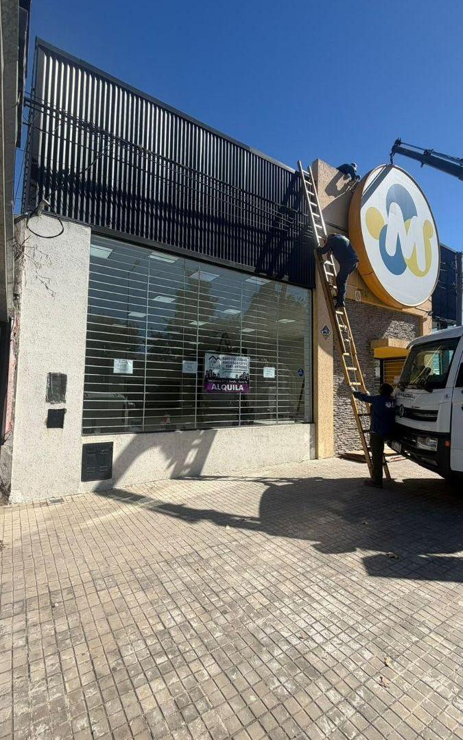 Excelente Local comercial de 300 m² en alquiler en Granadero Baigorria
