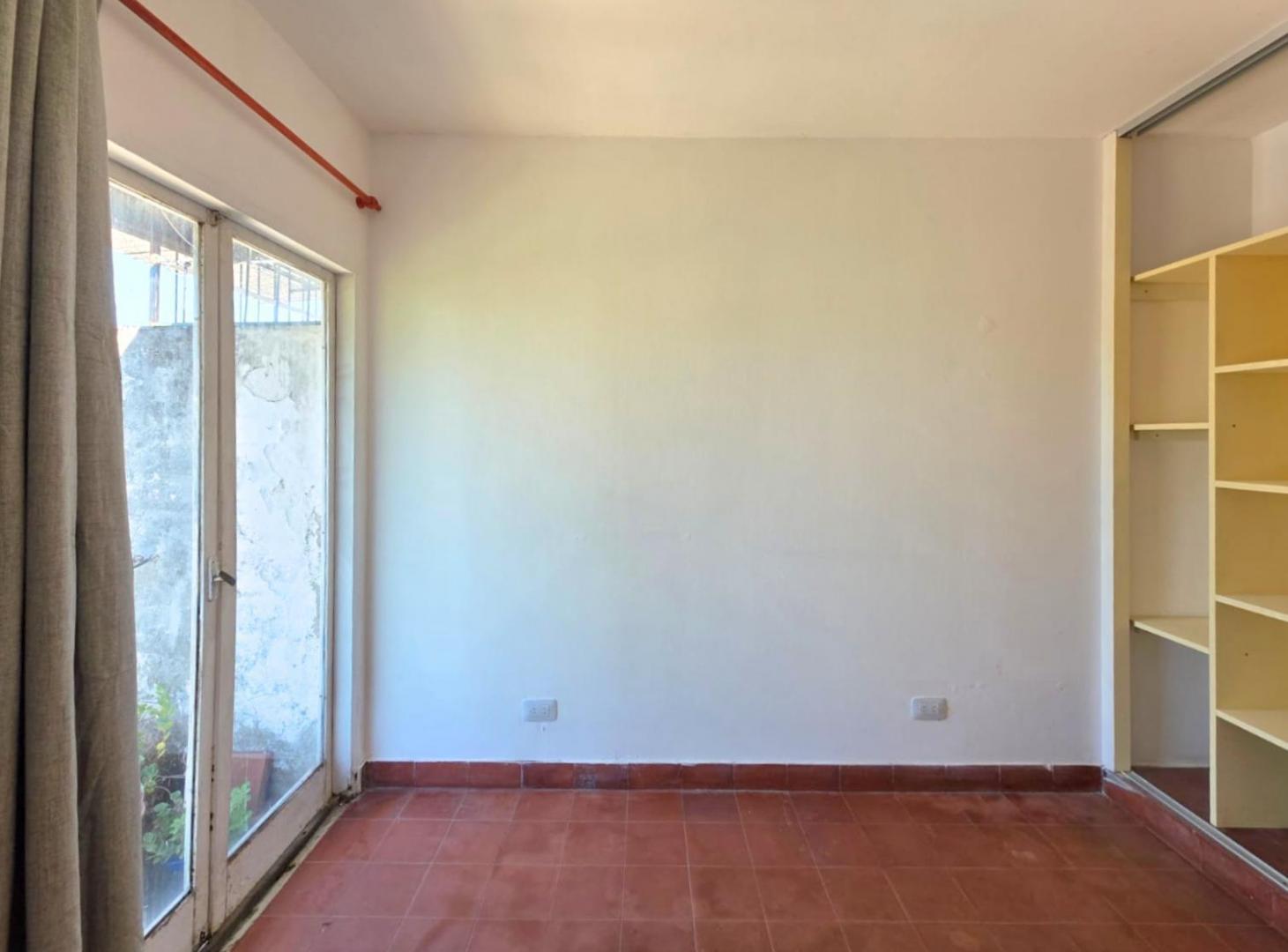 Departamento 1D en Alsina al 600 - Oportunudad