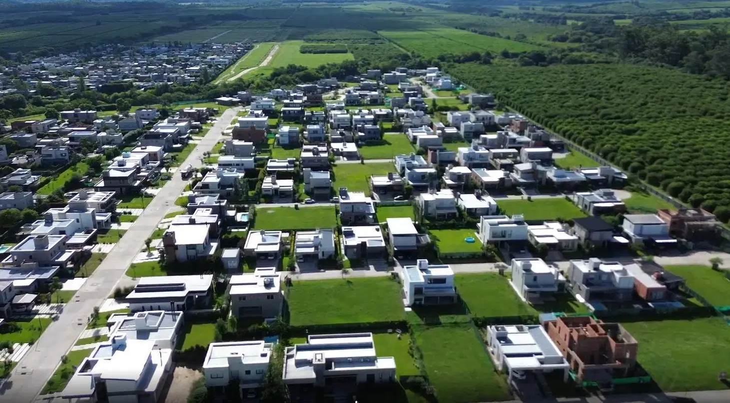 Terrenos Contiguos Centrales en Venta en Alto Verde 3 2