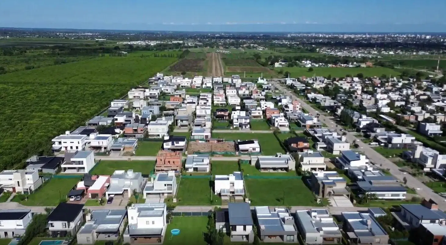 Terrenos Contiguos Centrales en Venta en Alto Verde 3 4