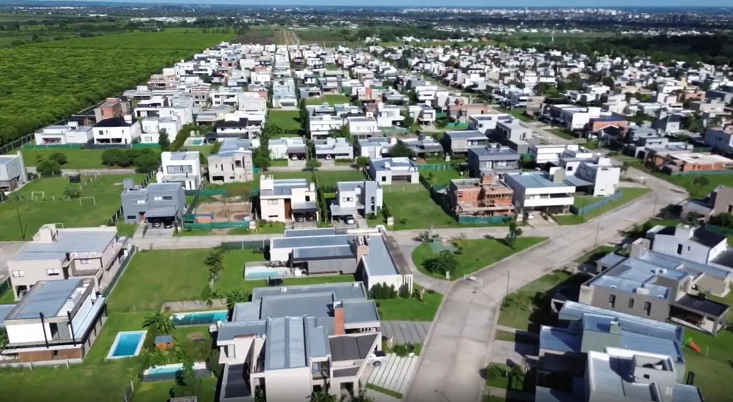 Terrenos Contiguos Centrales en Venta en Alto Verde 3 5
