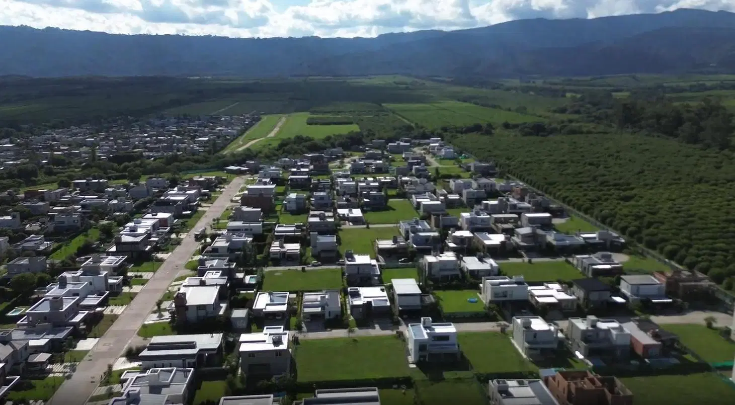 Terrenos Contiguos Centrales en Venta en Alto Verde 3 1