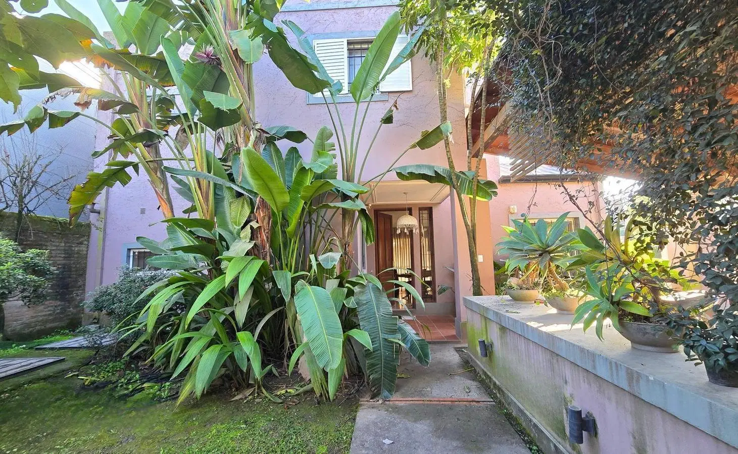 Excelente casa esquina en calle La Rioja y Los Narajos a metros de Solano Vera al 1100 3