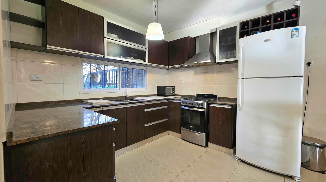 Foto de Excelente casa esquina en calle La Rioja y Los Narajos a metros de Solano Vera al 1100, imagen 2