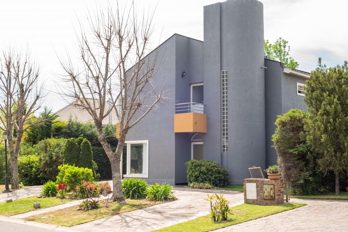 Oportunidad. Venta de excelente casa en Fincas de Iraola I