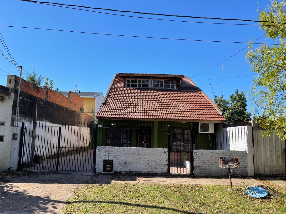 Venta de Casa con Depto Al Fondo en Combate de San Lorenzo N°1730, F. Varela 4
