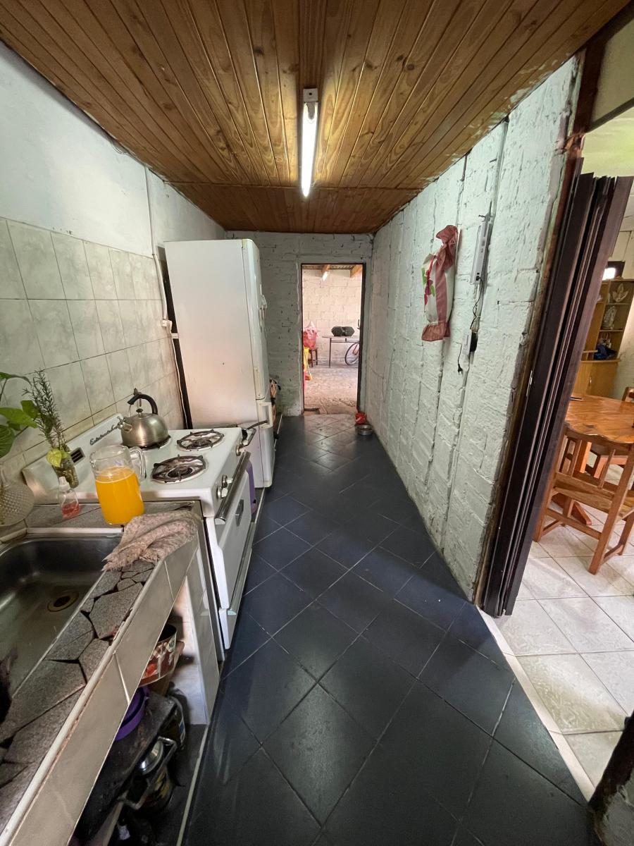 Venta de Casa con Depto Al Fondo en Combate de San Lorenzo N°1730, F. Varela 1