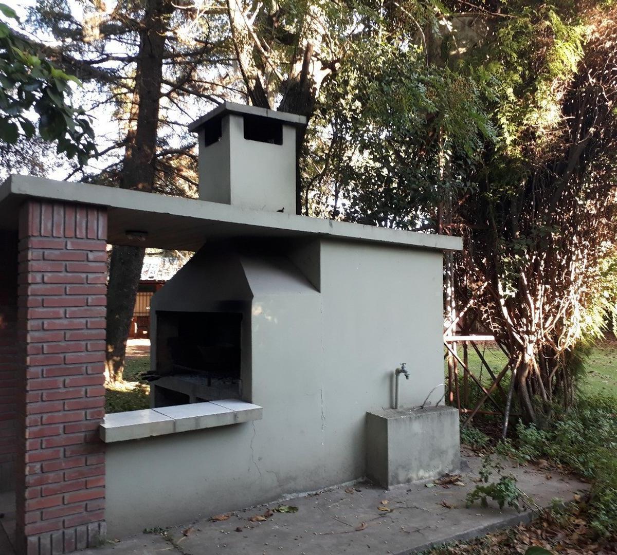 Terreno con Casa de 2 Dorm. y Amplio Galpón 3