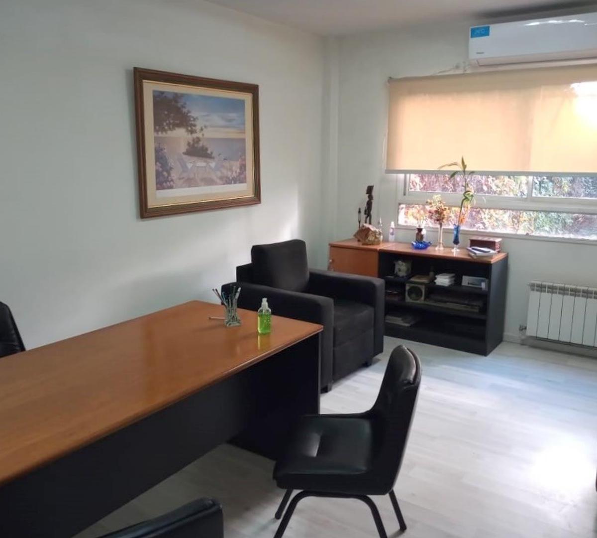 Oficina en edificio "Consultorios Barrio Martin"