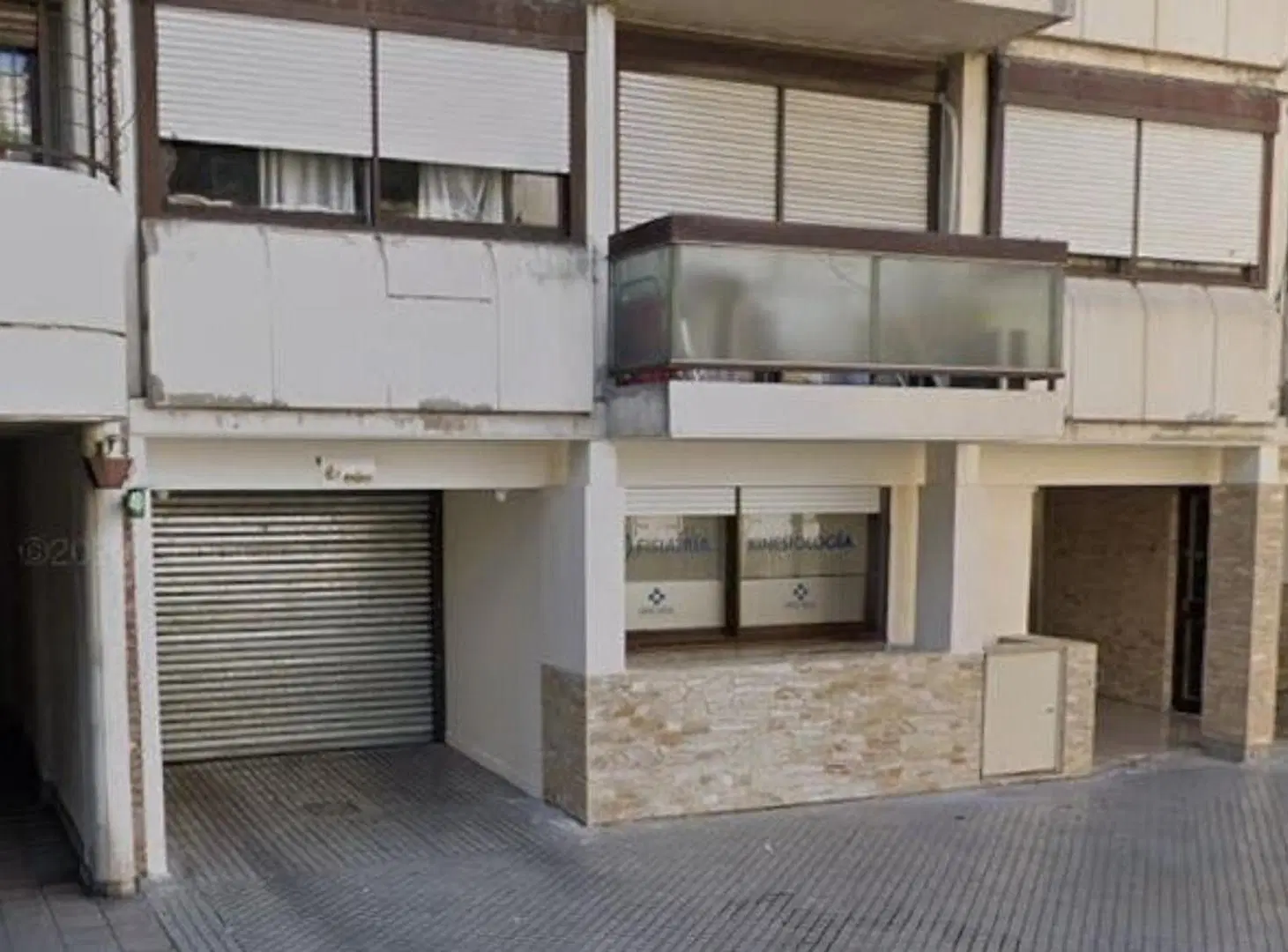 Cochera en zona Centro -Impuestos y expensas incluidos.- 1