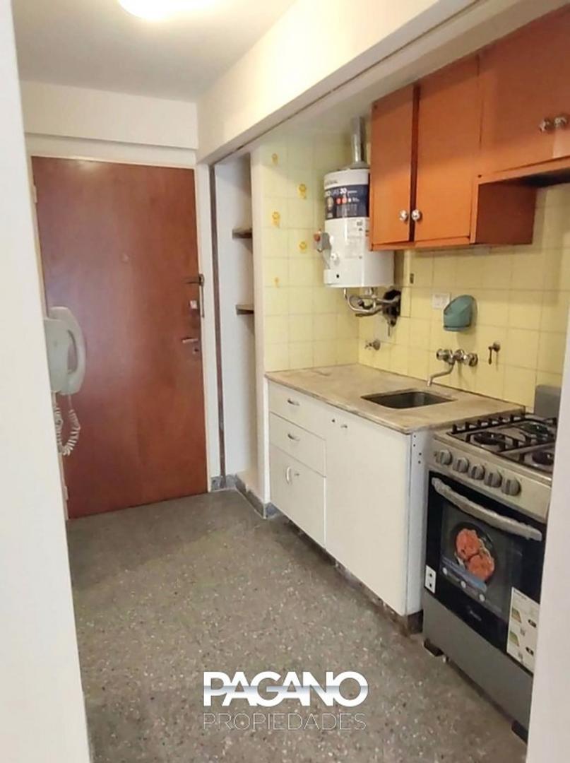 Foto de Monoambiente con cocina separada en zona centro, imagen 2