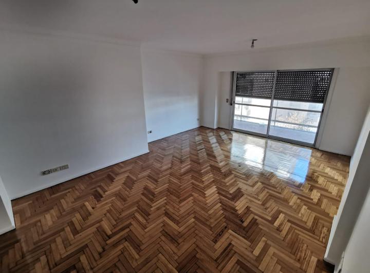 DUEÑO ALQUILA SEMI PISO CON BALCON 1