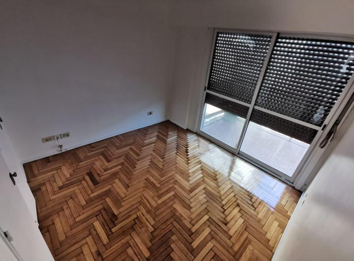 DUEÑO ALQUILA SEMI PISO CON BALCON 3