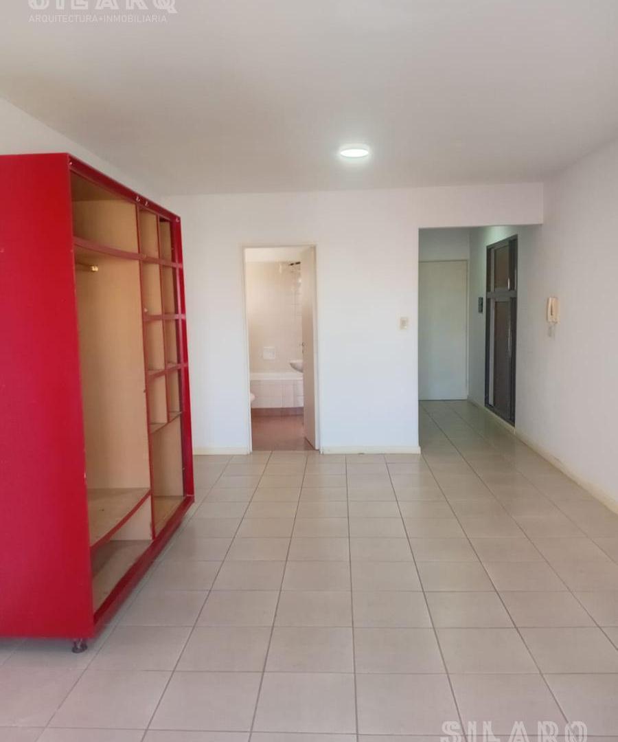 Monoambiente amplio sobre calle Ivanowski y Alberdi, en Villa Sarita Posadas