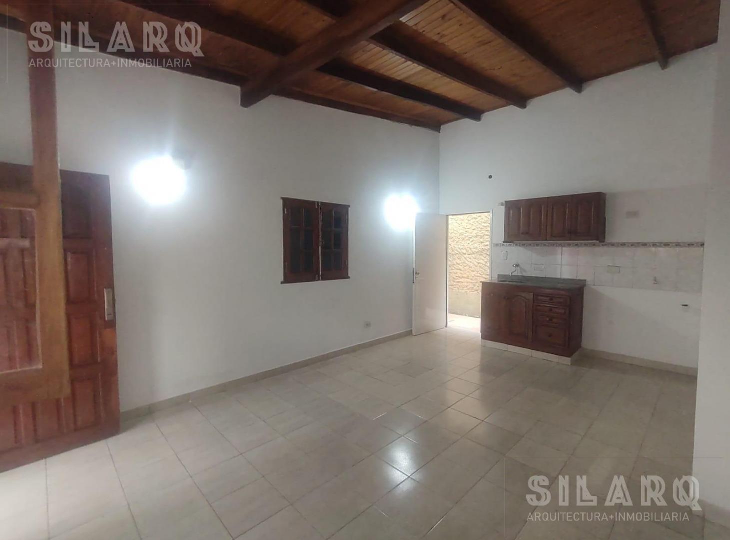 Foto de Casa en Alquiler de 2 dormitorios con cochera. Zona Blas Parera y, imagen 5