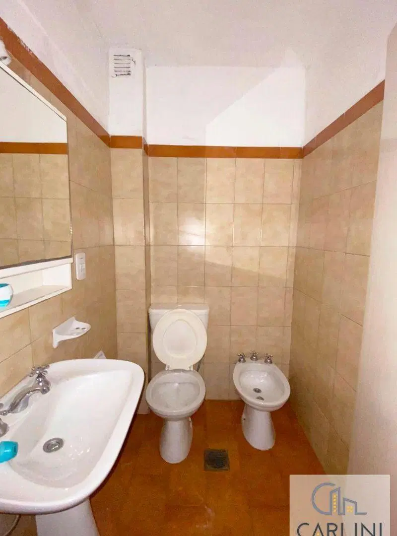 Av. Pellegrini 2774 Piso 02 Departamento 03 y 04 1