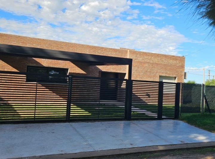 EL MOLINOS - ROLDAN -DOS DORMITORIOS - PILETA 3