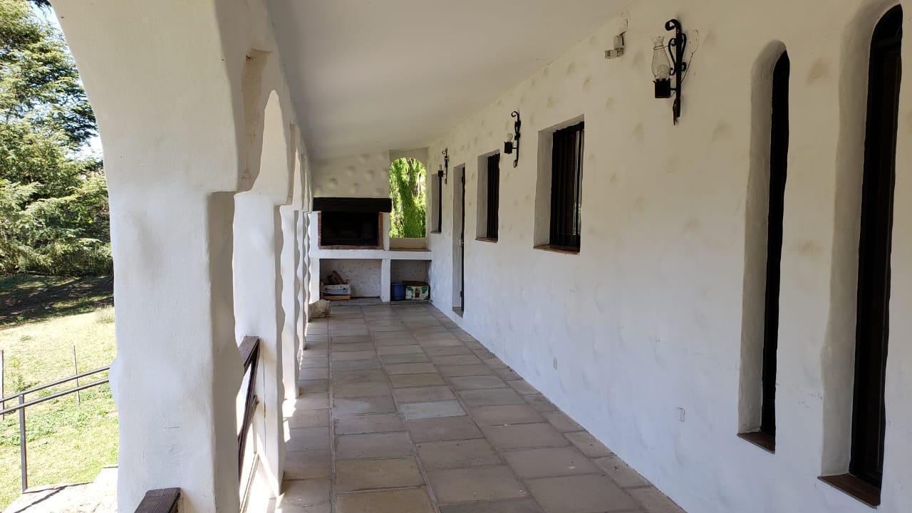 Foto de Casa de Campo con 2.600 m² y Vista al Arroyo Tanti – Zona El Cardenal, imagen 3