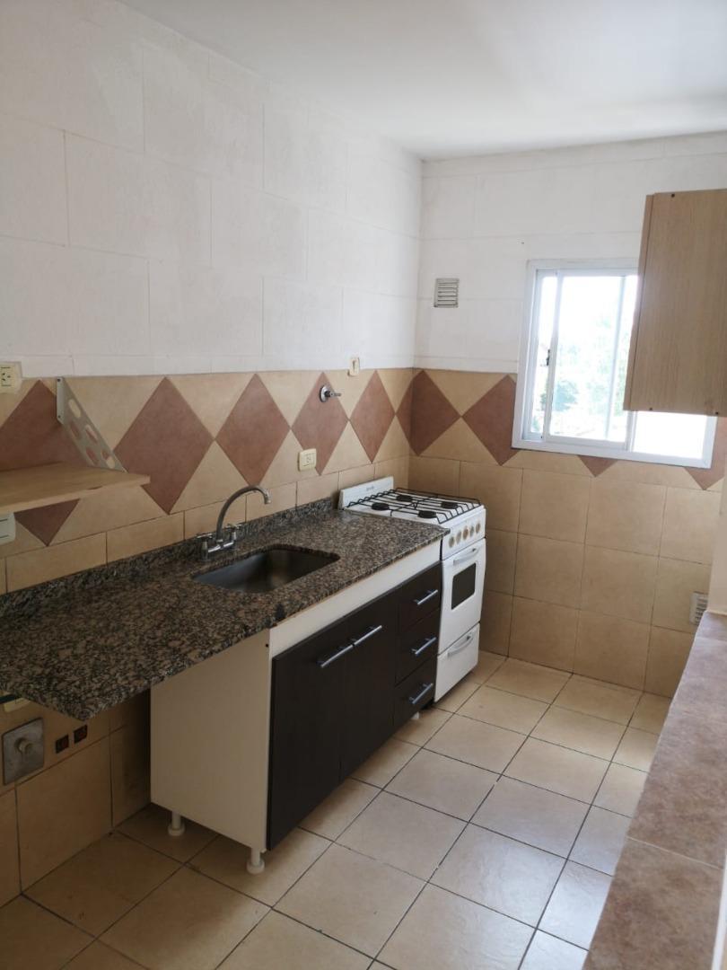 Foto de DEPARTAMENTO 2 AMBIENTES CON COCHERA, imagen 3