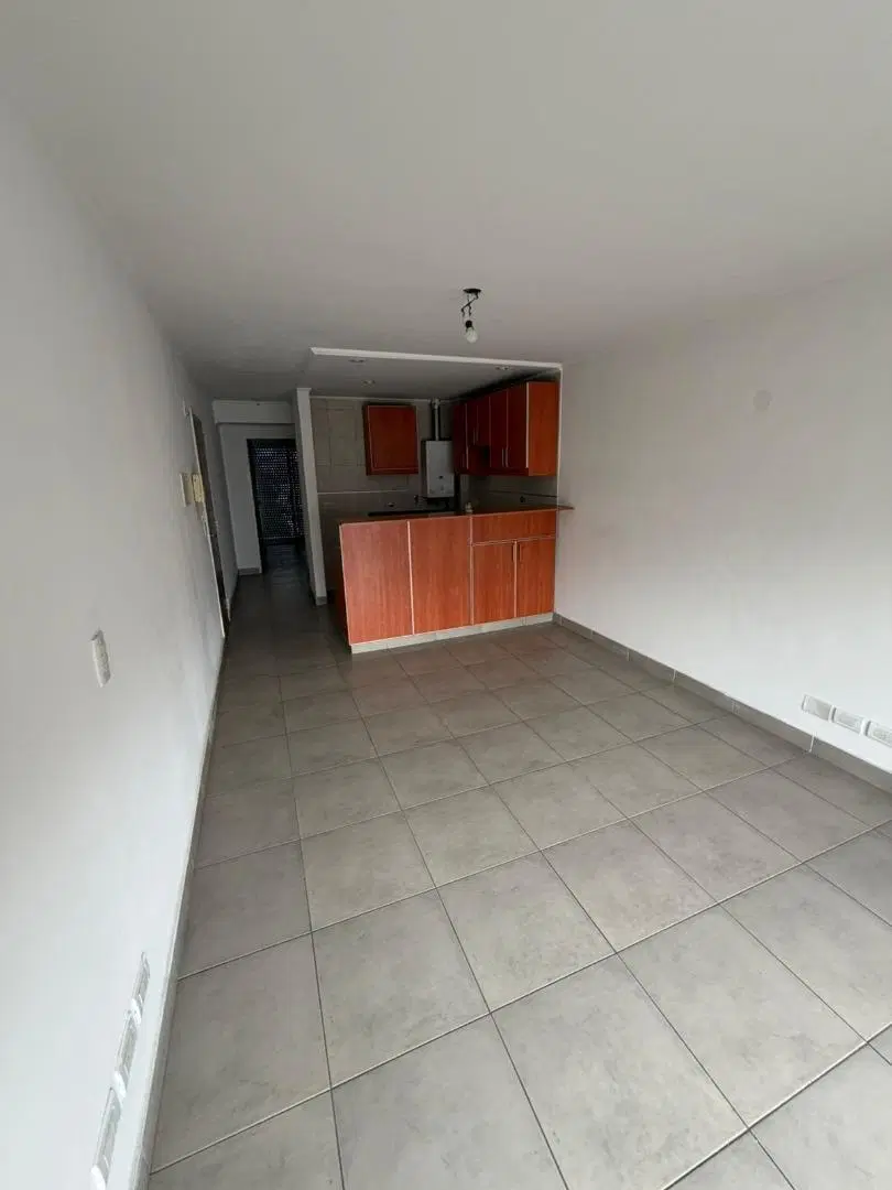 DEPARTAMENTO 2 AMBIENTES CON COCHERA 3