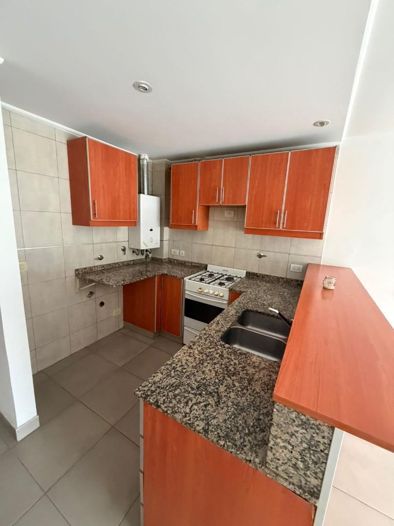 Foto de DEPARTAMENTO 2 AMBIENTES CON COCHERA, imagen 2