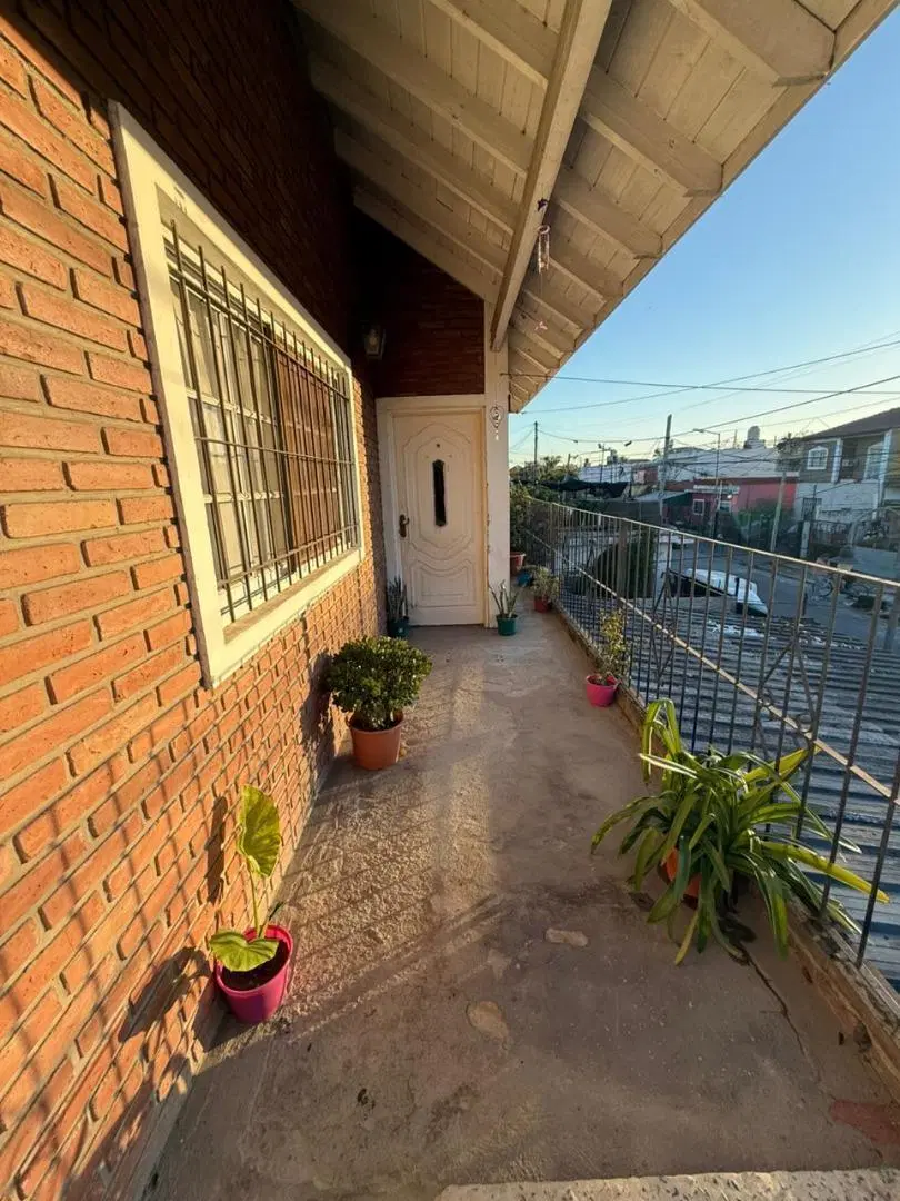 CASAS EN DOS PLANTAS 3 AMBIENTES CADA UNA MULTIFAMILIAR 5