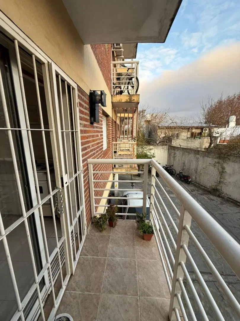 DEPARTAMENTO DOS AMBIENTES CON COCHERA CUBIERTA 8