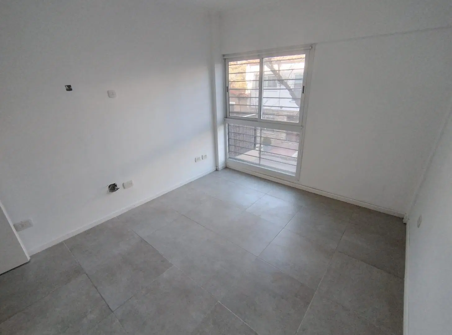 DEPARTAMENTO 2 AMBIENTES C/ COCHERA CUBIERTA 5