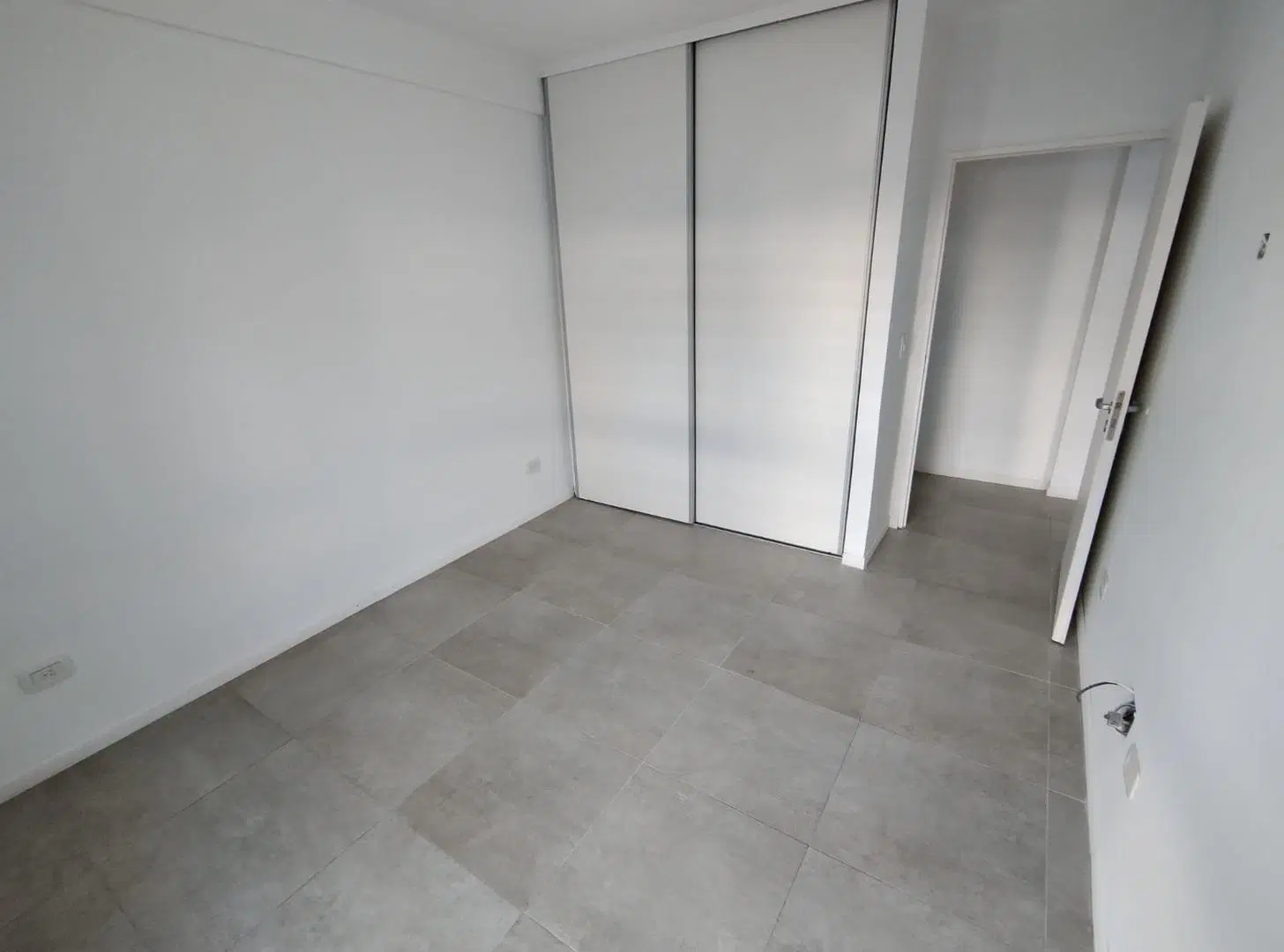DEPARTAMENTO 2 AMBIENTES C/ COCHERA CUBIERTA 4